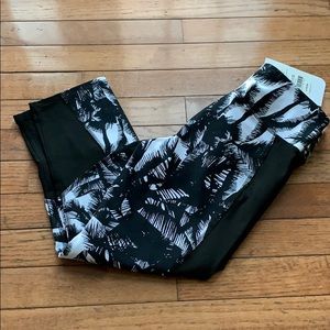 NWT Fabletics Capri Penzy